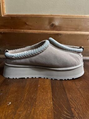 UGG Women's Platform Slip-On Mules - Light Taupe with Cream Trim